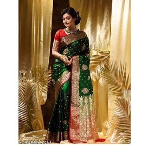 Sari Tradicional de Seda Banarasi Hecho a Mano para Bodas Indias, Celebraciones Festivas, Ceremonias Religiosas y Eventos Culturales - Product Image 1