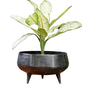 Pots de fleurs en aluminium de forme arrondie texture noire finition grand Pot de fleur avec base à pied pour la décoration de sol - Product Image 1