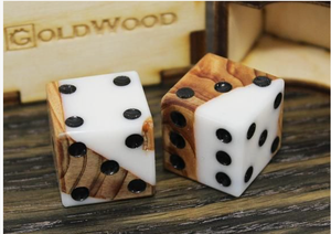 Ensemble de dés de jeu décoratifs écologiques en résine et bois rayé poli, artisanal, en bois naturel et résine pour jeux de table - Product Image 4
