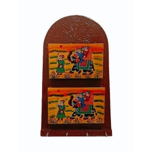Porte-revues en bois d'acacia peint à la main - Art populaire bohème en gros - Product Image 1