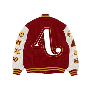 Blouson universitaire homme rouge et crème personnalisé avec logo brodé lettre A et motifs de patchs, style preppy, pour l'automne - Product Image 3
