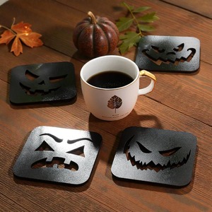 ชุดจานรองแก้วโลหะลายหน้าผี ตัดด้วยเลเซอร์ เหมาะสำหรับโต๊ะกาแฟในห้องนั่งเล่นและโต๊ะอาหาร ช่วยเพิ่มความโดดเด่นให้กับการตกแต่งสไตล์โกธิคหรือสยองขวัญ - Product Image 5