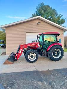 Tracteur agricole Case IH Farmall 50A robuste pour le travail du sol, la culture, le transport et les applications sur le terrain, avec de fortes performances - Product Image 6
