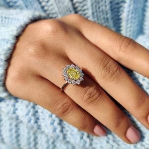 Anillo de Compromiso con Halo de Diamantes Cultivados en Laboratorio, Corte Ovalado Amarillo, con Halo de Diamantes de Corte Redondo, Anillo de Novia de Oro Sólido, Estilo Vintage - Product Image 3