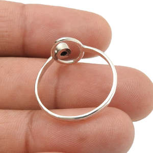 แหวนดีไซน์สวยงามประดับด้วยพลอยออนิกซ์สีดำทรงกลมธรรมชาติ ทำจากเงินแท้ 925  งานฝีมือประณีต สไตล์โบฮีเมียน สำหรับเธอ - Product Image 3