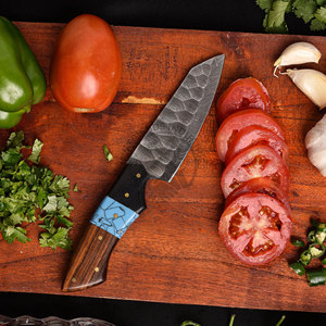 Nouvelle édition haut de gamme : Ensemble de 5 couteaux de chef de cuisine en acier Damas, faits main et personnalisés, avec manche en bois et pierre, lame pleine longueur à bord droit - Product Image 5