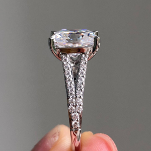 La mejor calidad 3,55 quilates TCW cojín alargado Moissanite Diamond Band Ring 18K oro blanco compromiso joyería original para ella - Product Image 3