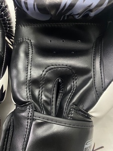Gants de boxe professionnels sur mesure de qualité supérieure, en cuir synthétique et cuir de vachette véritable, pour l'entraînement. - Product Image 6