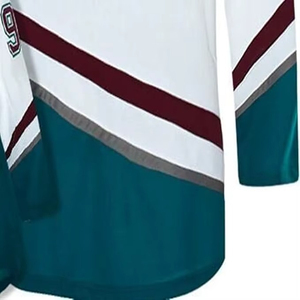 เสื้อฮอกกี้สีขาวสำหรับผู้ชาย PUFFIN SPORTS OEM ODM แบบสั่งทำชื่อและหมายเลขได้  คอวี แขนยาว ระบายเหงื่อได้ดี ชุดกีฬาสำหรับเล่นบนลานน้ำแข็ง - Product Image 5