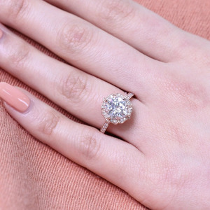 Ensemble de bagues de mariage en or rose avec halo de diamants de laboratoire cultivés - Product Image 2
