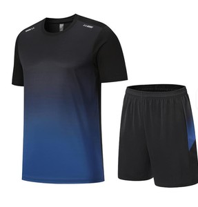 Ensemble d'entraînement de basketball 2-en-1 pour homme : T-shirt à manches longues en soie glacée respirante et séchage rapide avec short à taille élastique - Product Image 2