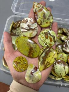 Opale verte naturelle, cabochons taillés en poire, ovale, carré, pierres précieuses polies en vrac pour la fabrication de bijoux, 5-25 grammes - Product Image 1