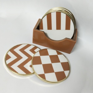 Ensemble de sous-verres ronds en résine et laiton avec incrustations, design rétro écologique, avec support marron, doublure orange et blanche, diamètre 100 mm, 6 pièces - Product Image 6