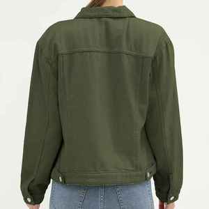 Chaqueta vaquera de mujer con botones frontales, al por mayor, personalizada, de algodón transpirable, para la temporada de invierno, fácil de llevar. - Product Image 3