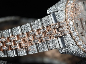 Montre personnalisable en moissanite et diamants pour homme, style hip-hop, avec boîtier en acier inoxydable durable, pour un luxe quotidien, disponible à la vente - Product Image 4