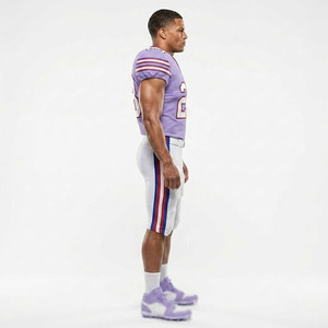 Ensemble de maillots et pantalons de football américain personnalisés en gros pour hommes - Haut à manches courtes respirant et anti-humidité en mélange polyester/coton - Product Image 4