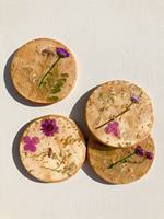 Sous-verres artisanaux en bois et résine avec motifs artistiques uniques pour la décoration intérieure contemporaine