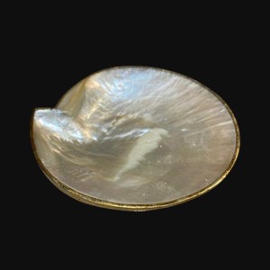 Plateau de service de luxe en nacre de coquille d'huître du Vietnam avec bord doré pour caviar et desserts - Product Image 1