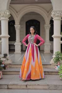 Vestido de diseñador con estampado Bandhej, bordado Gamthi y trabajo con espejos, de georgette sintético con vuelo completo, especial para Navratri, listo para usar. - Product Image 2