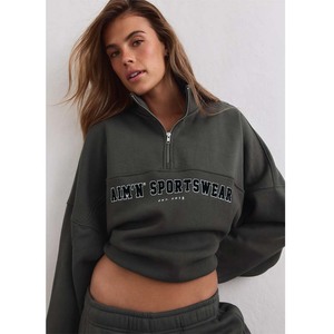 Sudadera de mujer personalizada con media cremallera - Jersey con cremallera corta, corte holgado, logotipo/diseño personalizado, top informal estilo streetwear - Product Image 2