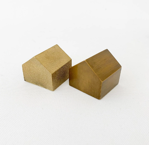 Presse-papiers en laiton artisanal au design original de fromage, moderne et unique, écologique et durable, article le plus vendu - Product Image 4