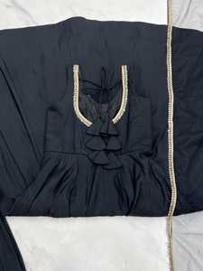 Ensemble Anarkali en tissu Chanderi de soie pure, coupe évasée, avec dupatta et pantalon, prêt-à-porter, tenue ethnique de créateur pour mariage et fête - Product Image 3