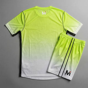 Conjunto completo de camiseta y pantalones cortos de fútbol sublimados personalizados, transpirables y que absorben la humedad, uniforme de fútbol para partidos profesionales - Product Image 3