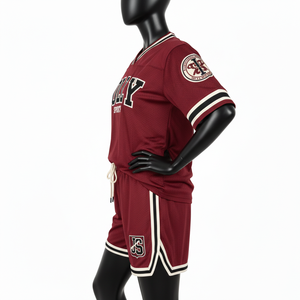 Ensemble short et maillot de football pour femme en tissu maille polyester premium GSM, design à empiècements bordeaux foncé, logo personnalisé, ensembles pour femme 100% coton - Product Image 3