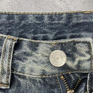 Jean cargo imprimé bleu clair délavé, coupe droite, taille haute, poids moyen, respirant, style streetwear et campus, 100% coton - Product Image 1