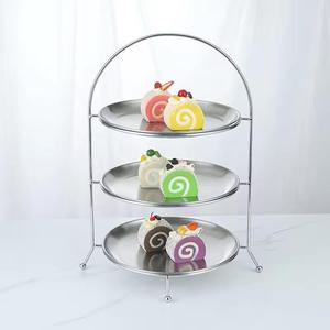 Support à gâteau rond en acier inoxydable fait main avec bord festonné, compatible congélateur, plus de 20 pièces - Product Image 1