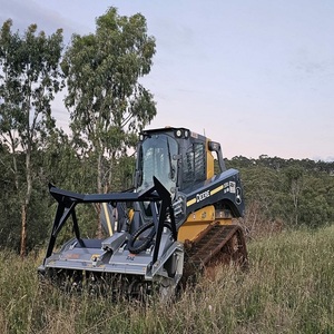 Chargeuse compacte John Deere d'occasion robuste avec système de broyage, équipement puissant et fiable, machine très demandée disponible à la vente - Product Image 4
