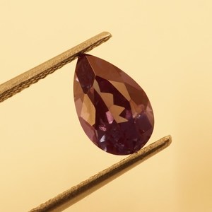 HAYAAT GEMS - Gema de Alejandrita Natural de 1.50 ct, Forma de Pera, Cambio de Color, para la Elaboración de Joyas - Product Image 2