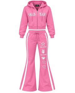 Conjunto Deportivo de 3 Piezas para Mujer en Terciopelo Rosa, Chaqueta con Capucha y Pedrería con Logotipo Personalizado, Pantalones Acampanados, Ropa Deportiva Casual de Lujo - Product Image 3