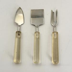 Nuevo Esparcidor de Queso Plateado Pulido, Cortador de Mantequilla de Diseño Coreano con Mango de Resina, Elegante Juego de Esparcidores de Queso Personalizables - Product Image 1