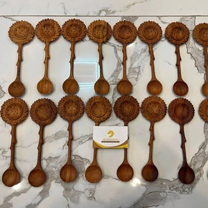 Cuillère ajourée en acier inoxydable Sunflower avec manche en bois pour la friture, le vidange et le service, Vietnam, en gros - Product Image 1