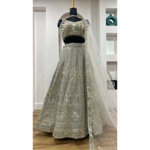 Lehenga Choli de créateur pour les fêtes avec des travaux de séquence, vêtements de fête élégants - Product Image 5