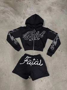Conjunto Deportivo con Capucha Negra Fatal Girls, con Logotipo de Pedrería y Pantalones Cortos con Estampado Brillante, Ropa Urbana para Otoño - Product Image 1