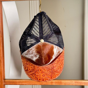 New Western Cowhide Trucker Cap con mano Tooled Leather Floral Bill Ajustable Mesh Back Snapback Hat para Rodeo & Country Style - Product Image 4