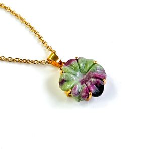 Pendentif Fleur en Zoisite Rubis AAA, Collier en Pierre Précieuse Sculptée, Pendentif Fleur en Zoisite Rubis Naturel pour la Fabrication de Bijoux pour Femmes, Vente en Gros - Product Image 1