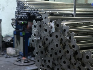 Échafaudages en acier robustes pour la construction sécurisée, l'entretien industriel et les projets d'infrastructure - Product Image 1