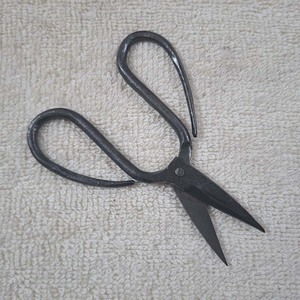 กรรไกรตีเหล็กโบราณทำมือ รุ่น TT-5122 - Product Image 1