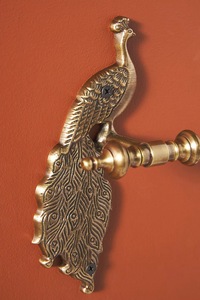 Porte-manteau mural en métal robuste à double crochet, support pour chapeaux et serviettes, organisateur gain de place en fer robuste - Product Image 5