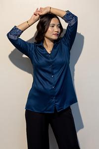 เสื้อเชิ้ตผู้หญิง ERICA Blue Giza Cotton พรีเมียมและหรูหรา ซื้อโดยตรงจากซัพพลายเออร์ในราคาต่ำ พร้อมขั้นต่ำในการสั่งซื้อน้อย - Product Image 3