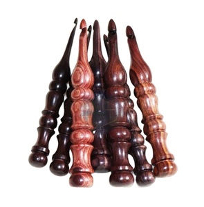 Lot de 7 crochets en bois 3.5mm à 10mm naturel tourné à la main ergonomique personnalisé avec tailles cadeau parfait - Product Image 1