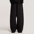 กางเกงวอร์มทรงหลวมขาบานดีไซน์ใหม่สำหรับผู้ชาย สีพื้น เนื้อผ้าหนา ทรงแบ็กกี้ ขอบดิบ - Product Image 4