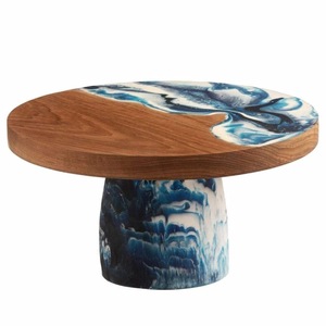 Support à gâteau rond en bois avec dessus en résine bleu et blanc, base en marbre, présentoir pour table de desserts - Product Image 1