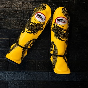 Proveedor pakistaní OEM, protectores de espinilla profesionales Twins, amarillos, de cuero auténtico, para entrenamiento de Muay Thai, protección de piernas, protectores de espinilla para kickboxing - Product Image 1