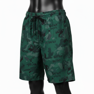 Shorts cortavientos para mujer, tela de nailon premium, estampado de camuflaje verde con logo serigrafiado, shorts personalizados de streetwear para mujer - Product Image 4