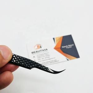 Pince à cils incurvée au plasma noir personnalisée de marque en acier inoxydable testée à la main avec une forte prise en main - Product Image 6