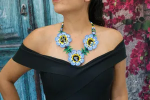 Collier de haute qualité avec perles de lotus Huichol, idéal pour anniversaire, Noël, mariage, et autres occasions spéciales. - Product Image 6